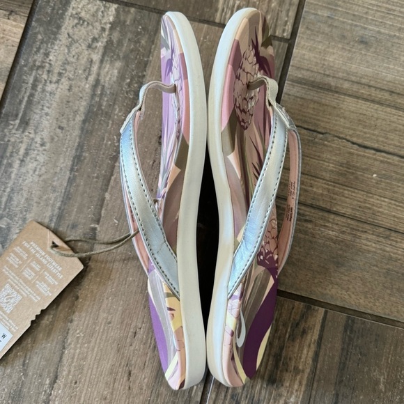 Olukai Women's Ho'Opio Hau flip flops in Silver/Pineapple size 5 - Picture 6 of 11